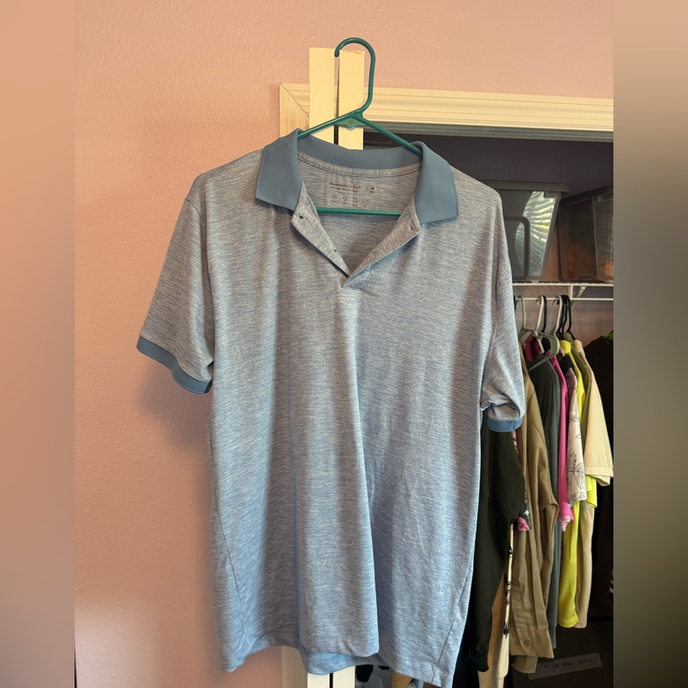 Abercrombie & Fitch Men’s Medium Air Knit Blue Short Sleeve Polo. Gently Used